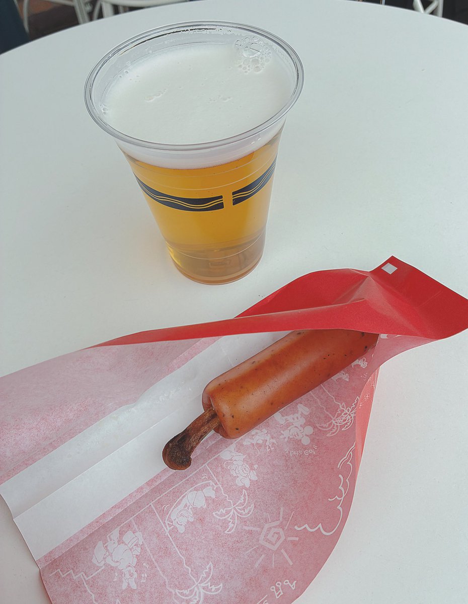 lu_na_p's tweet photo. Dハロぶりの陸インでした！
お友達とおそろいした❣
基本食べてばっかりだったけど楽しすぎた🎶 https://t.co/8Vbb8tMxss
