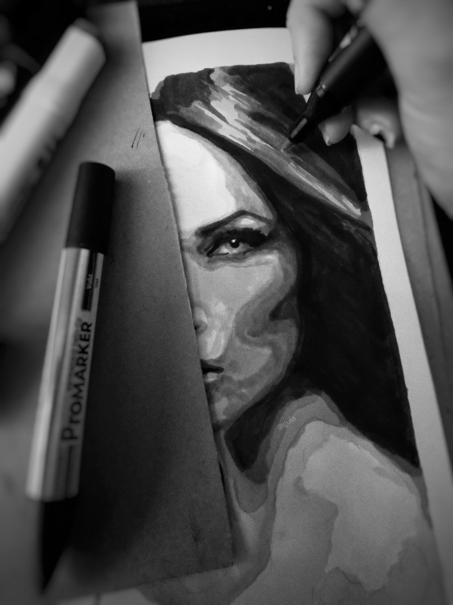A new <a href="/tarjaofficial/">Tarja Turunen</a> photo means a new drawing (🤣), so there's a new work in progress here, trying new techniques...
Can't wait for this new era, Tarrjjj 🖤 #frisson