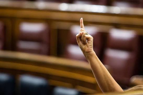 aalfarodiaz's tweet photo. Art. 67.2 Los miembros de las Cortes Generales no estarán ligados por mandato imperativo.

La constitución es la mayor mentira de nuestra historia https://t.co/FndCUhuIk0