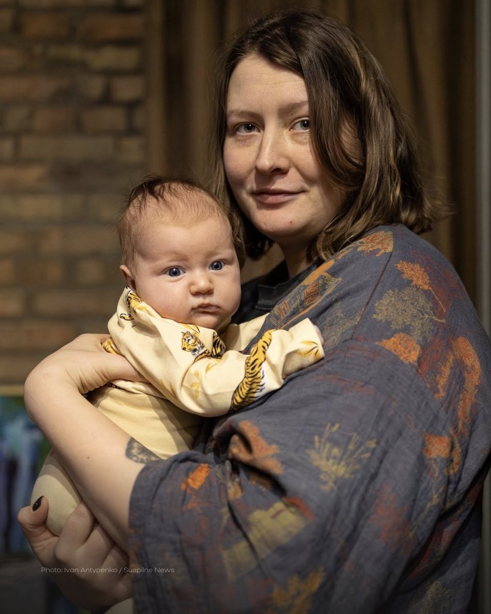 ukraine_ua's tweet image. This little baby from Kyiv was born in December 2025. The first months of her life have been extremely difficult, with brutal Russian shelling resulting in blackouts during freezing temperatures.

The girl's father defends Ukraine at the frontline, while her mother, Anna, manages
