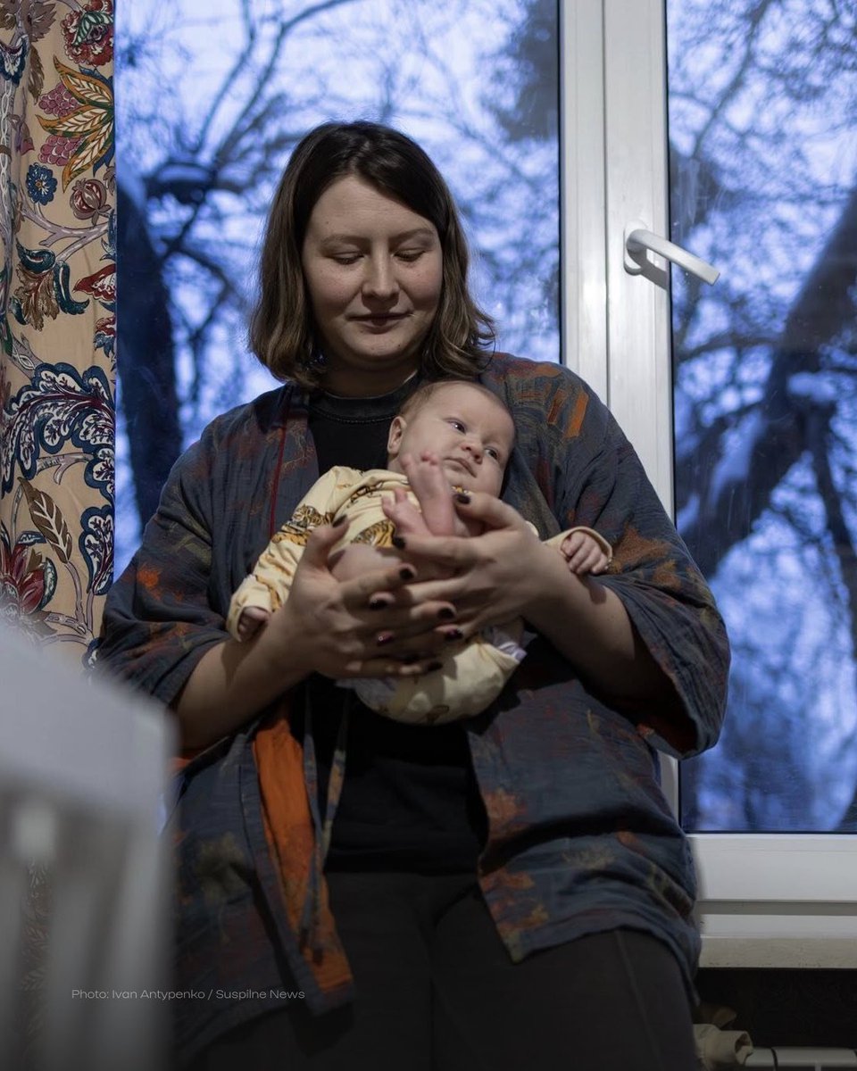ukraine_ua's tweet image. This little baby from Kyiv was born in December 2025. The first months of her life have been extremely difficult, with brutal Russian shelling resulting in blackouts during freezing temperatures.

The girl's father defends Ukraine at the frontline, while her mother, Anna, manages