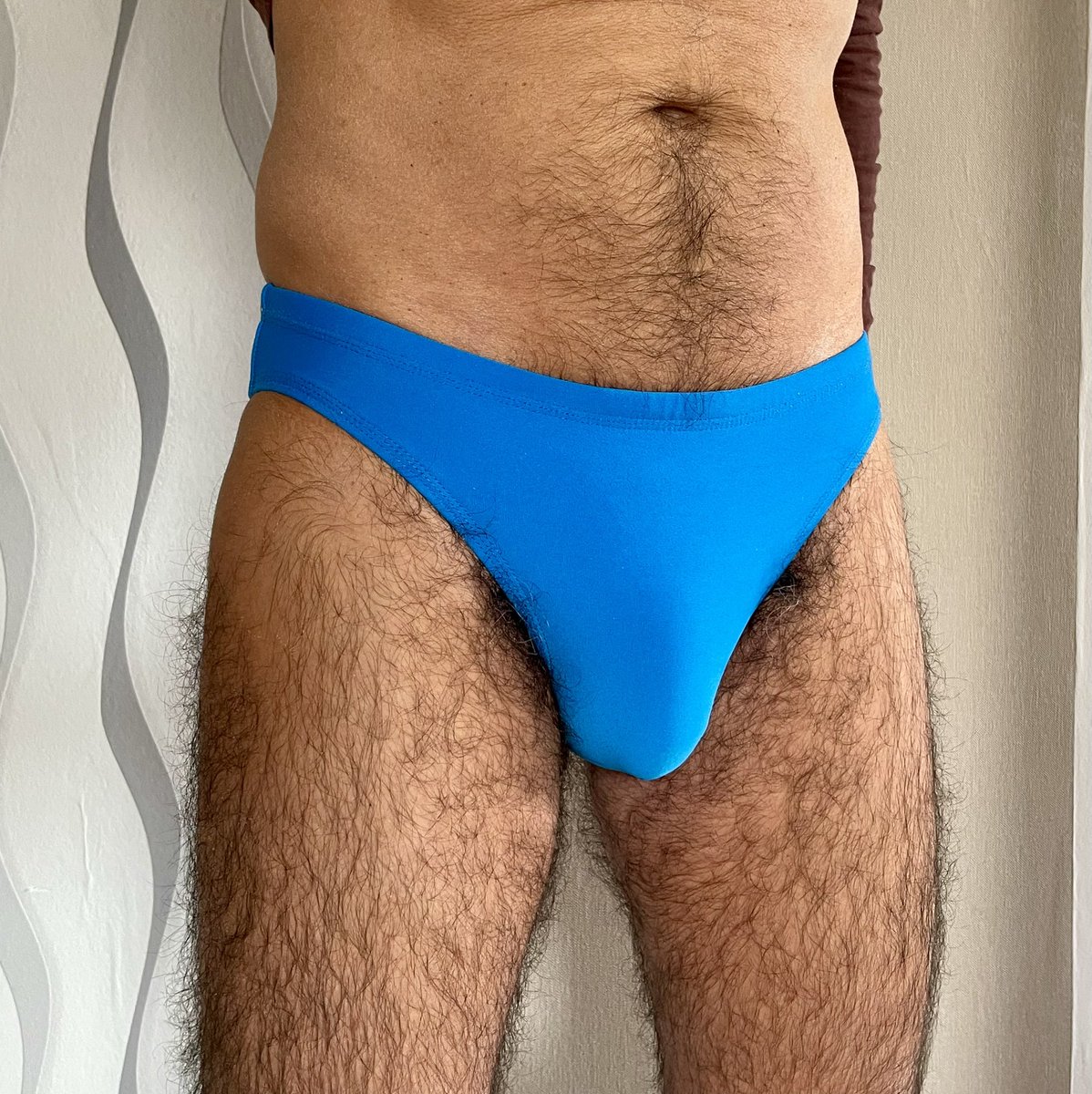 Rabo431's tweet photo. #speedo #swimsuit #peekingout #hairy https://t.co/H1UpItO65U