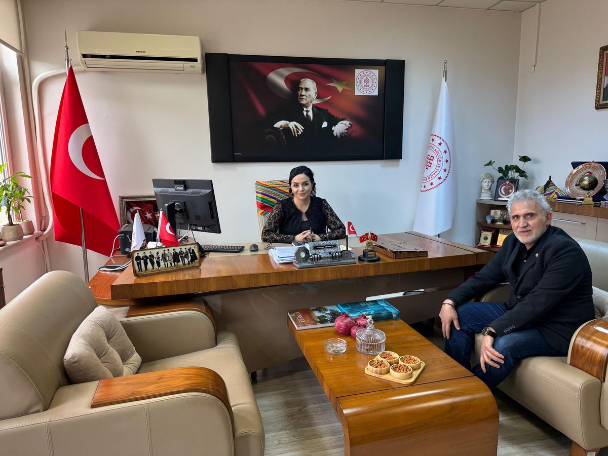 Ziyaret 📍
Bandırma Kütüphane Personeli Hasan TOKU, İl Müdürümüz Sayın Neslihan VURUCU’yu makamlarında ziyaret etti.

Nazik ziyaretleri için kendilerine teşekkür ediyoruz.