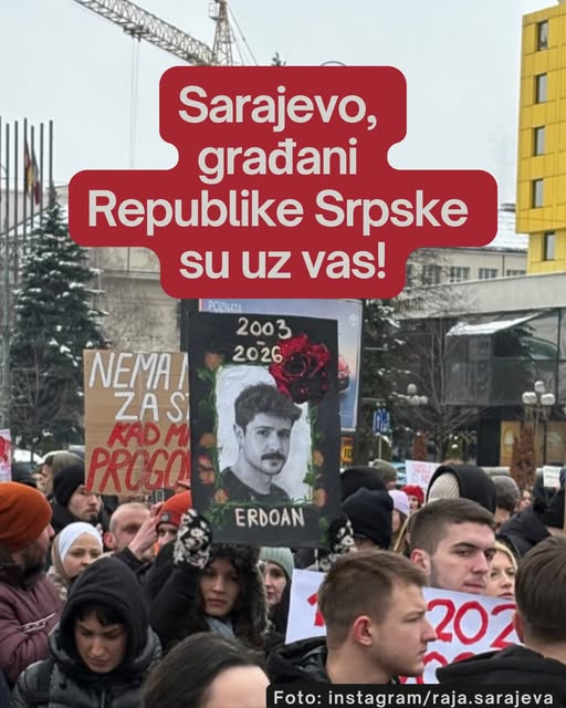 #Sarajevo je prije nekoliko dana izgubilo Erdoana Morankića. Jedna djevojka je teško povrijeđena, ostala je bez noge i ljekari joj se bore za život. A studenti i učenici su na ulicama, jer je svima jasno: ovo nije “nesreća” — ovo je posljedica sistema.

Sistem nas nije izdao