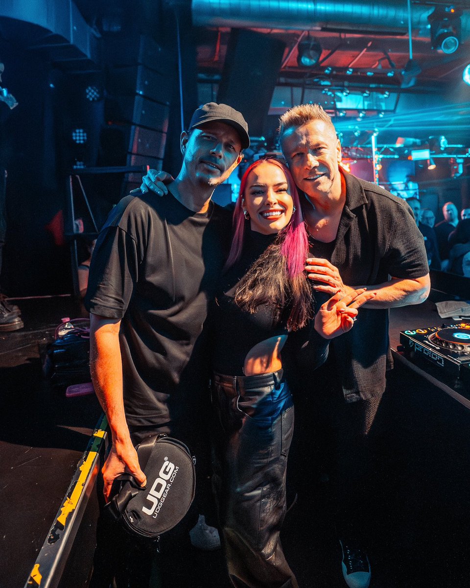 cosmicgate's tweet photo. Hamburg 🇩🇪 wir sehen uns im Uebel &amp; Gefährlich diesen Freitag, 20. Februar. #perspectives Special Guest @prettypinkmusic und Support von Suze 

Wir freuen uns riesig auf euch! 
Tickets https://t.co/NjXOOxZKWW https://t.co/gwqvR38YeS