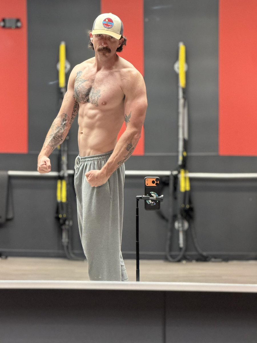 Mack1488K's tweet photo. Stay swoll my friends #dilf #daddy #strong #FitnessJourney #sexy #physique #paypig #musclechub #musclemommy https://t.co/Ckm2A7ZaAx
