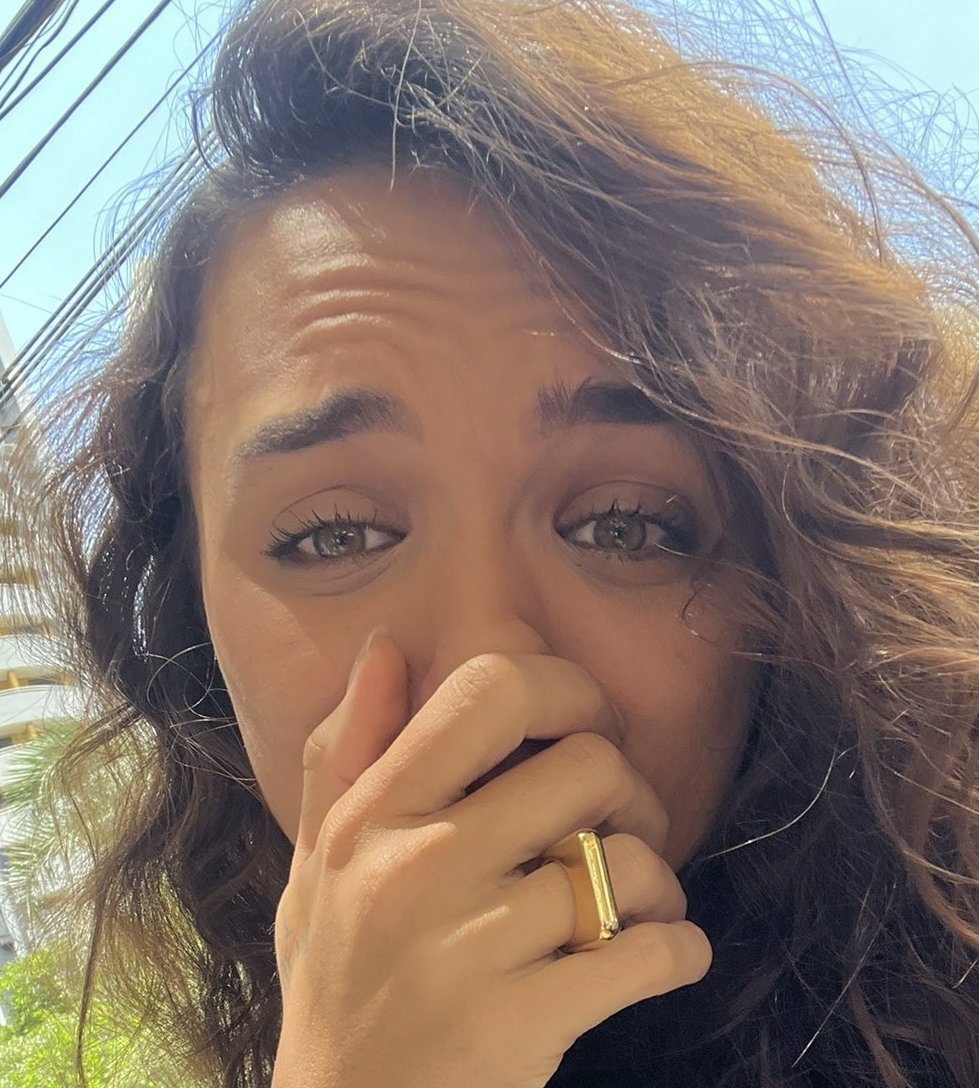 MORRENDO com memphis postando foto no feed com a maísa, e ele comentando "😍" na foto dela. nasci na época certaaaaaaaaa