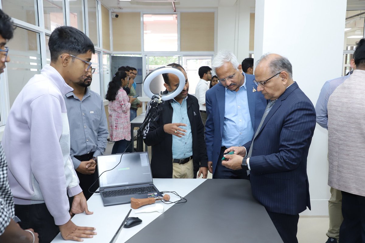 IITIOfficial's tweet photo. IIT Indore marks 17 years of excellence!
Celebrating academic rigour, impactful research, innovation, and service to society. From cutting-edge labs to inclusive nation-building, we remain committed to shaping a sustainable future.
#IITIndore #FoundationDay #17YearsOfExcellence https://t.co/XENK7biDNm