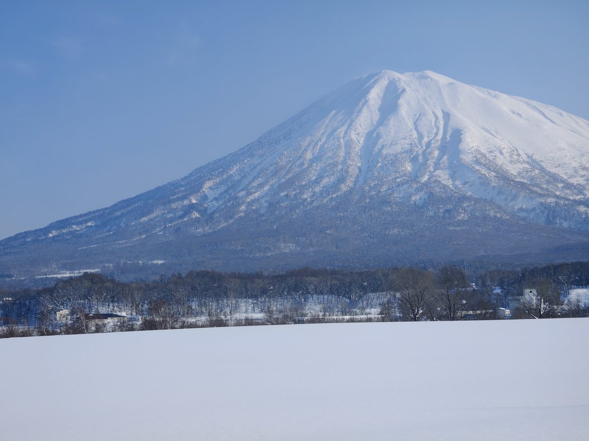 oh_my_binnie_'s tweet photo. 北海道の車窓から羊蹄山
#HonorMagic6Pro https://t.co/Q0wOx9DPlC