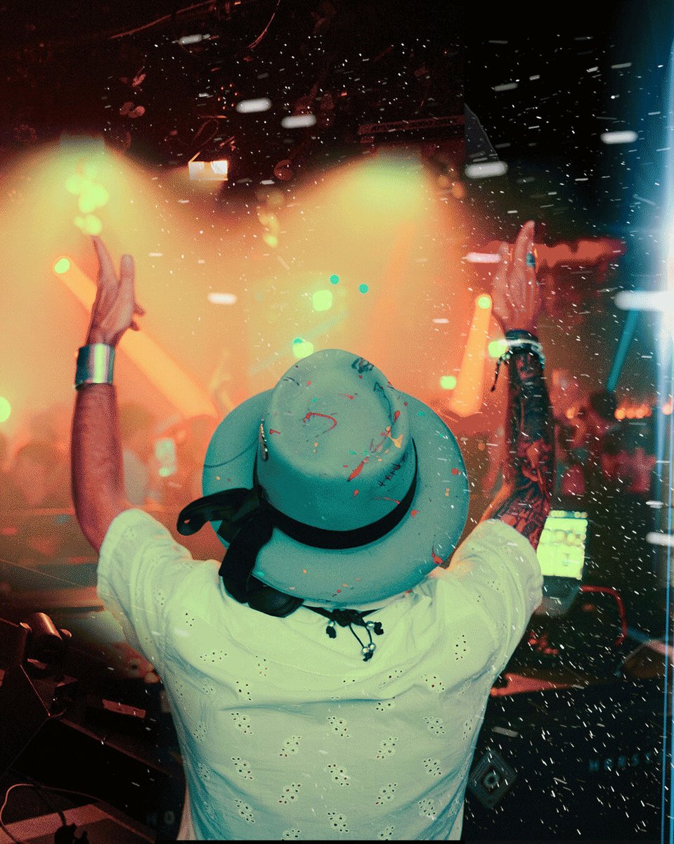 djprincemoe's tweet photo. THIS IS THERAPY! 🪩🕺 
Music &amp; dancing is more than just an emotion. 

📸 @frankriverofficial/

#housemusic #afrohouse #latinhouse #dj #dance https://t.co/fnwmwXH7qB