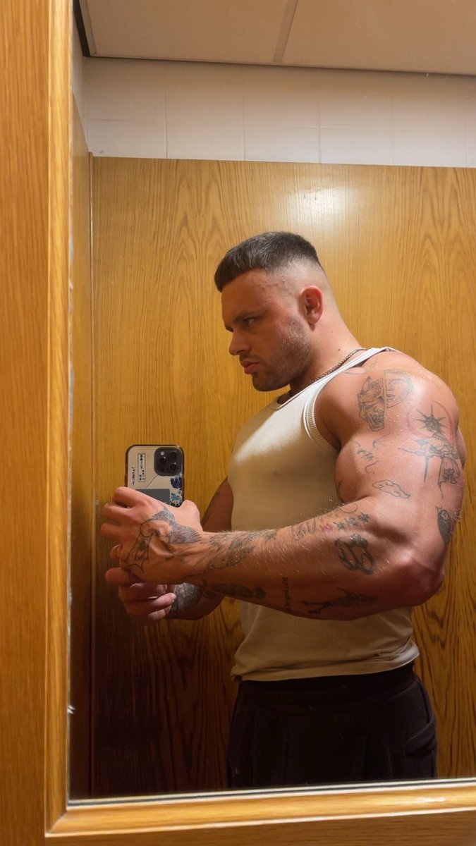 MasterJohnUK's tweet photo. If biceps make you weak send a £10 🏧

https://t.co/IzfuIiiNoY 

Paypal :-   johnboden666@yahoo.com https://t.co/GofVR3EITo