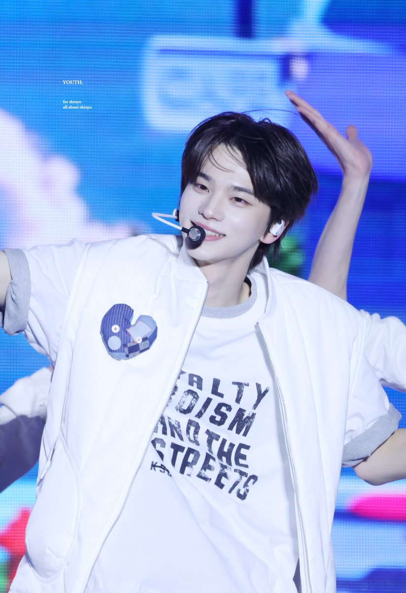 YOUTH031107's tweet photo. 2511202 컬러인뮤직페스티벌
🐾💙

#TWS #투어스 #SHINYU #신유 https://t.co/BReWyDVoCz