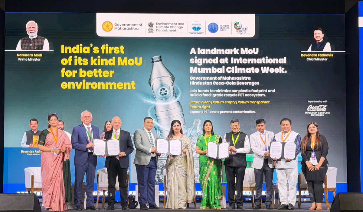 Pankajamunde's tweet photo. At the ongoing Climate Week 2026 in Mumbai, the Environment and Climate Change Department of the Government of Maharashtra has taken a historic step. 
- Significant MoUs have been signed to combat climate change and promote the circular economy.
▪︎ Maha-rPET initiative: India’s first-of-its-kind agreement with Hindustan Coca-Cola Beverages. Through this, a statewide drive will be undertaken for the collection and recycling of PET bottles.
▪︎ Climate Trade LLP agreement: The State Climate Action Cell has entered into this technical partnership to strengthen climate resilience.
Awareness campaigns and collection centres will be established across multiple cities, including Mumbai, Pune, Nashik, Chhatrapati Sambhajinagar, and Beed. This initiative will certainly prove to be a major step towards a sustainable and green Maharashtra.

पर्यावरण समृद्धीकडे महाराष्ट्राची आश्वासक पाऊले! 
📍​मुंबई येथे सुरू असलेल्या 'क्लायमेट वीक-२०२६' मध्ये महाराष्ट्र शासनाच्या पर्यावरण व वातावरणीय बदल विभागाने ऐतिहासिक पाऊल उचलले आहे. हवामान बदलाचा मुकाबला आणि 'चक्रीय अर्थव्यवस्थेला' (Circular Economy) चालना देण्यासाठी महत्त्वपूर्ण सामंजस्य करार करण्यात आले.
​▪︎ महा-आरईपीटी (Maha-rPET) अभियान: हिंदुस्थान कोका-कोला बेव्हरेज कंपनीसोबत देशातील अशा प्रकारचा पहिलाच करार! याद्वारे पीईटी बाटल्यांचे संकलन आणि पुनर्वापर (Recycle) करण्यासाठी राज्यभर मोहीम राबवली जाईल.
▪︎ क्लायमेट ट्रेड एलएलपी करार: राज्य हवामान कृती कक्षाने हवामान प्रतिकारशक्ती वाढवण्यासाठी हा तांत्रिक करार केला आहे.
मुंबई, पुणे, नाशिक, छत्रपती संभाजीनगर, बीड यांसह अनेक शहरांत जनजागृती आणि संकलन केंद्रे उभारली जाणार आहेत.​ शाश्वत आणि हरित महाराष्ट्रासाठी हा पुढाकार नक्कीच महत्वाचा ठरले.
@Dev_Fadnavis
​#ClimateWeek2026 #Maharashtra #EnvironmentClimateChange #BeatTheHeat #Sustainability #MahaRPET #CircularEconomy #GreenMaharashtra #PankajaMunde