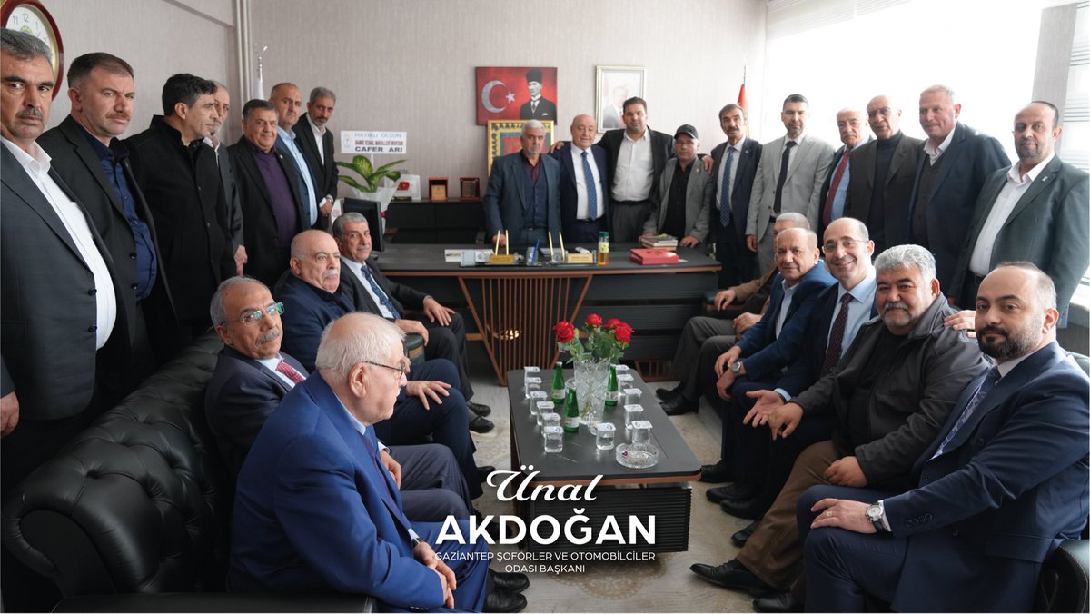 Nizip Ekmekçiler Esnaf Ve Sanatkarlar Odası Başkanı Abdullah Yılmaz Başkanımıza oda başkanlarımız ile beraber makamında hayırlı olsun ziyaretinde bulunduk.
Nazik ev sahipliği için kendisine teşekkür ederiz.