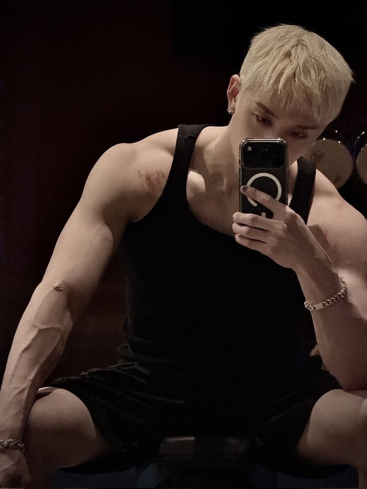 weweareforever's tweet photo. ⟢ 𝐙𝐀𝐑𝐄𝐓𝐇 ⟣

┌─ Fifty years old 
├─ Bisexual
├─ Versatile (+bottom)
└─ Kinks: Farts, piss, scat, sweat, feet, armpits, mpreg, filthy bodies

🔃 + ♡ = sex all night
#fakeland #nsfw #gayporn https://t.co/38bfpidxsz