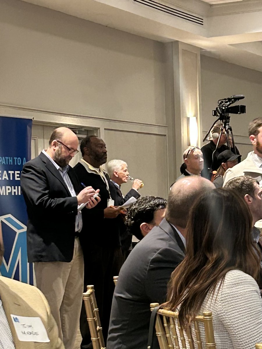 Sarah Townsend Leach tweet media