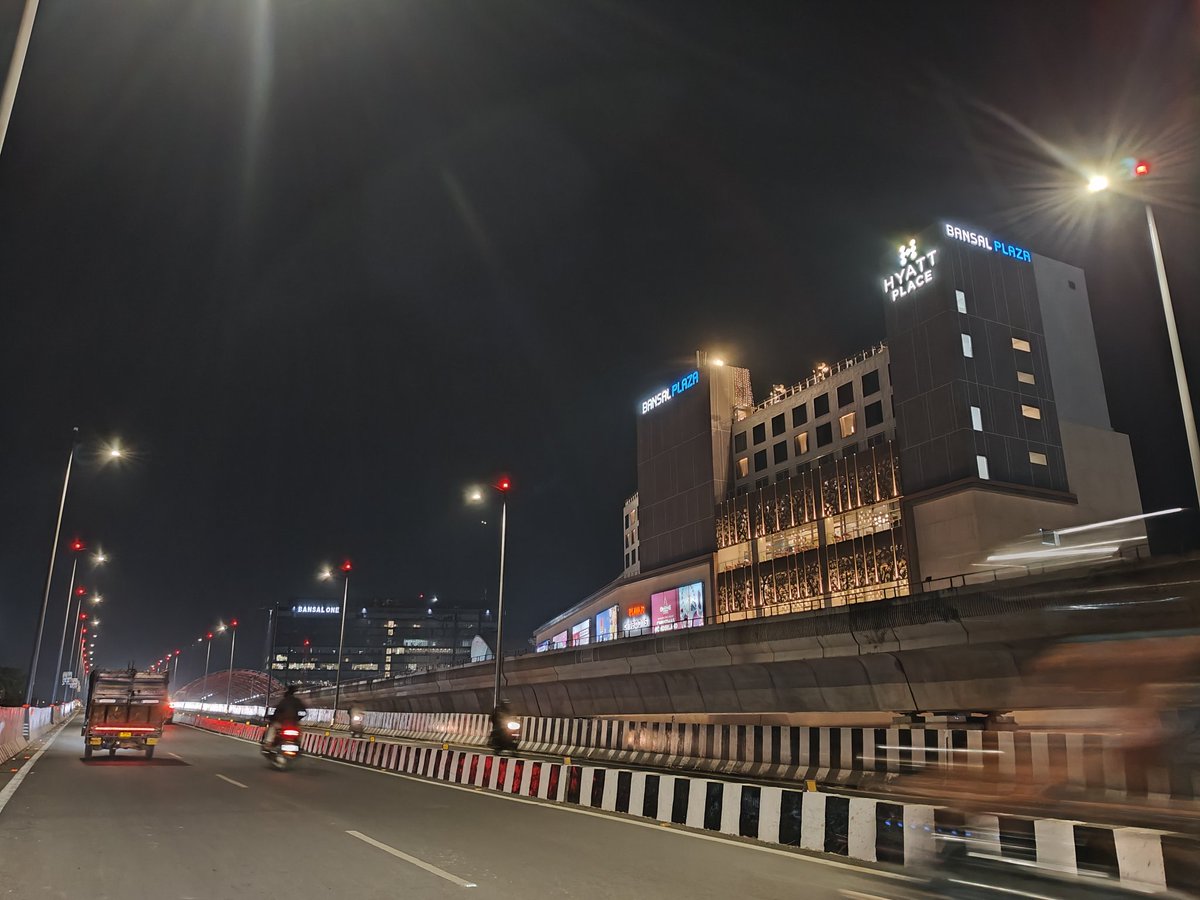 BhopalIndex's tweet photo. 🚨Hyatt Opens Its First Property in Madhya Pradesh

Hyatt Hotels Corporation has marked its entry into Madhya Pradesh with the launch of Hyatt Place Bhopal, inaugurated by CM Mohan Yadav.

📍 Location: Bansal Plaza, near Rani Kamalapati Railway Station, Bhopal

🔹 99 thoughtfully designed rooms

 🔹Dining & Food :-

➡️ Zing – World of Flavors: All-day dining restaurant with buffet and à la carte options (Asian, Italian, Indian).

➡️Zing Bar

➡️ The Market: 24-hour grab-and-go café for quick bites and drinks. 

➡️ 15,000 sq ft of flexible event space with multiple ballrooms & meeting rooms — ideal for weddings, conferences & corporate events.

🚨 Major Upcoming Development:

Hyatt will soon open its second hotel in Bhopal under The Unbound Collection by Hyatt (India Debut) at the iconic Noor-Us-Sabah Palace.

 Set to open by 2026, this 60-room ultra-luxury heritage property will mark the brand’s India debut.

#Bhopal #Madhyapradesh #Hyatt #BhopalDevelopmentIndex #BhopalGrowth #Emergingcities #Tier2cities #Tier2india #HospitalityIndustry #LuxuryHotels #hospitality #GCC #Globalcapabilitycentres #Urbantransformation #Economicgrowth #HotelIndustry