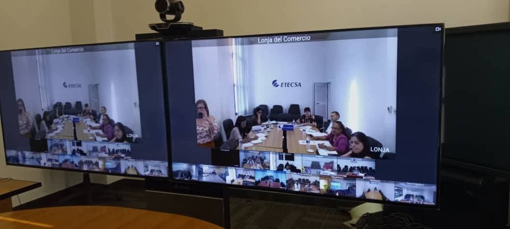 🙌🇨🇺 Presidido por Julia Ileana Durrthy Molina Vicecoordinadora Nacional de los #CDRCuba, sesiona por videoconferencia la reunión ordinaria del Secretariado Ejecutivo Nacional. 

Invitados además los Coordinadores Provinciales.

#Cuba #66AñosCDR