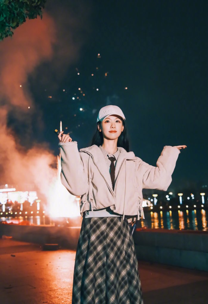 BowieX1998's tweet photo. HAPPY CHINESE NEW YEAR

#ChenDulingLOEWE 
#ChenDuling 
#陈都灵
#ChenDulingBaiYouwei
#TheDollGame https://t.co/2iambgOHvn