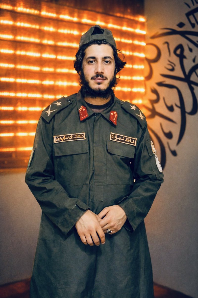 دیونیفورم رنګ ښه ده یابد!
خوڅومره ښکلې ځوان مجاهد ده دومره شوړانګې شوړانګې دریشی ئې ورته ګنډلې چې هیڅ حدنلری.
داخیاط باید یوکال محبس تیر کړی.
څه په شرمونو ئې دا ښکلې رخت شرمولې.
اینجانب ۲۵کلنه تجربه لری په خیاطې کښې نوځکه نیوکه پرې کوم.