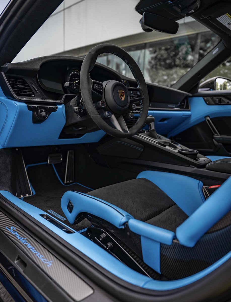 Paint-to-Sample Night Blue Metallic 992 GT3 RS