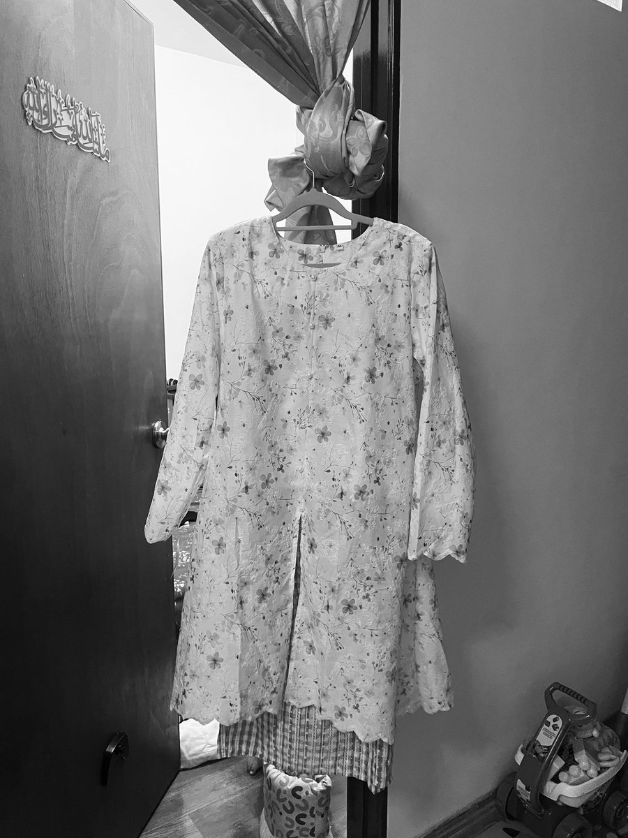 Settled baju raya 1 family ✨. Beli awal lah biar tak kalut nanti. Tema apa 🤔. Nanti tau laa. Hmm macam x caya pulak kena pakai size XL 🤣.