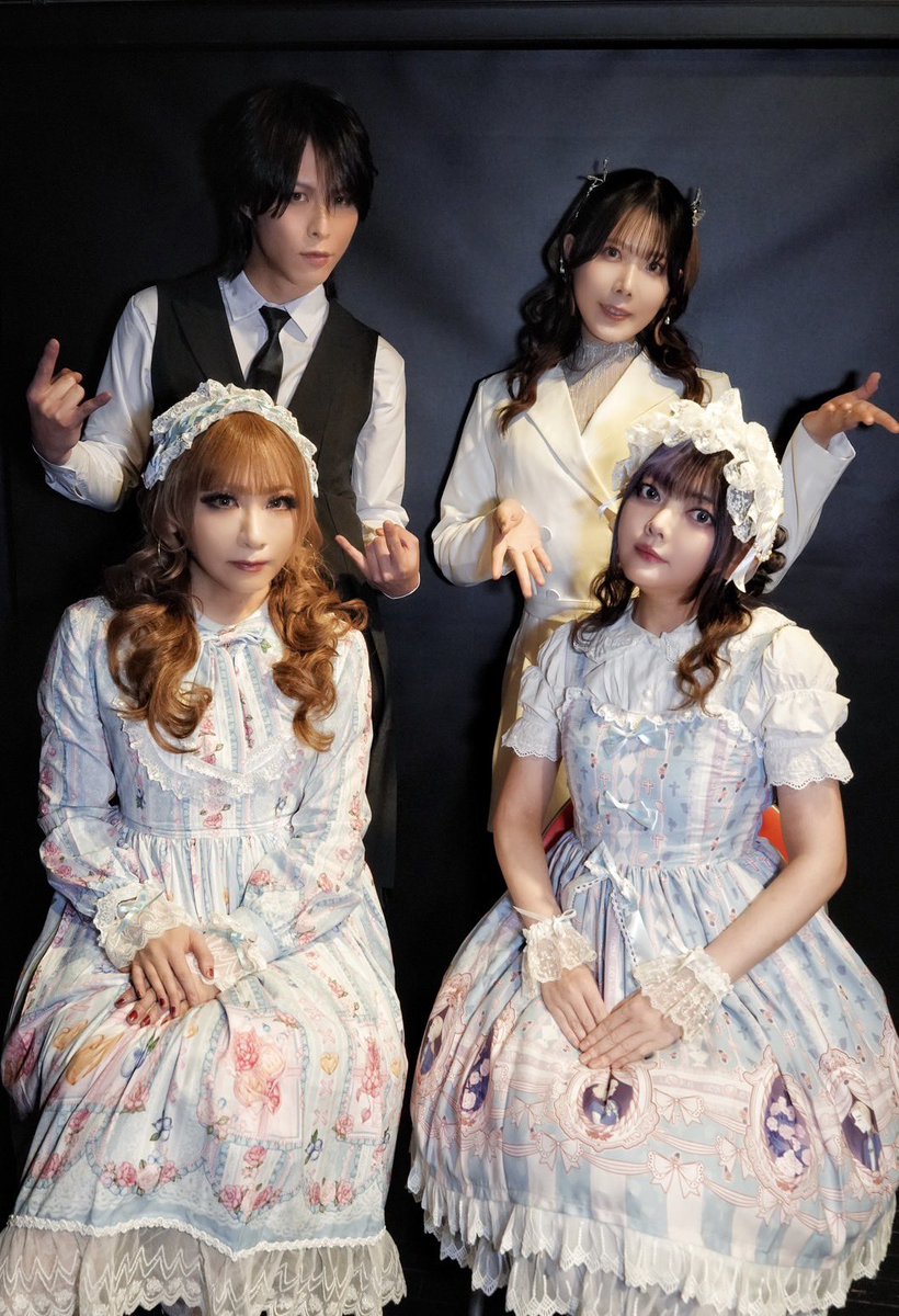 HIZAKIofficial's tweet photo. HIZAKI &amp; Jill Birthday Party「Queen of the Night」-Acoustic Live- 2/17西荻BETTYROOMありがとうございました！
今年も皆様のおかげで幸せな誕生日を過ごせました🌹 https://t.co/DbkRo60UZB