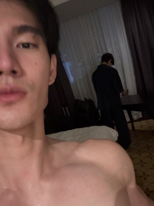 สวัสดีค่ะชาวเน็ตที่ผ่านไปผ่านมาไม่ทราบว่าพอจะมีเวลาว่างสักสามถึงห้านาทีมั้ยคะพอดีมีสิ่งที่น่าสนใจมานำเสนอซึ่งมั่นใจได้เลยว่าถ้าคุณได้ลองชิมจะไม่มีทางผิดหวัง ‘พาเวล นเรศ’ โคกล้ามเต๊ะ เคะกล้ามโต เสาหลักเคะกล้ามแห่งชั้น38 หล่อ เท่ สมาร์ท กล้ามโต หน้าคม ใจดี เลี้ยงแมวเก่ง แต่เป็นเคะ!