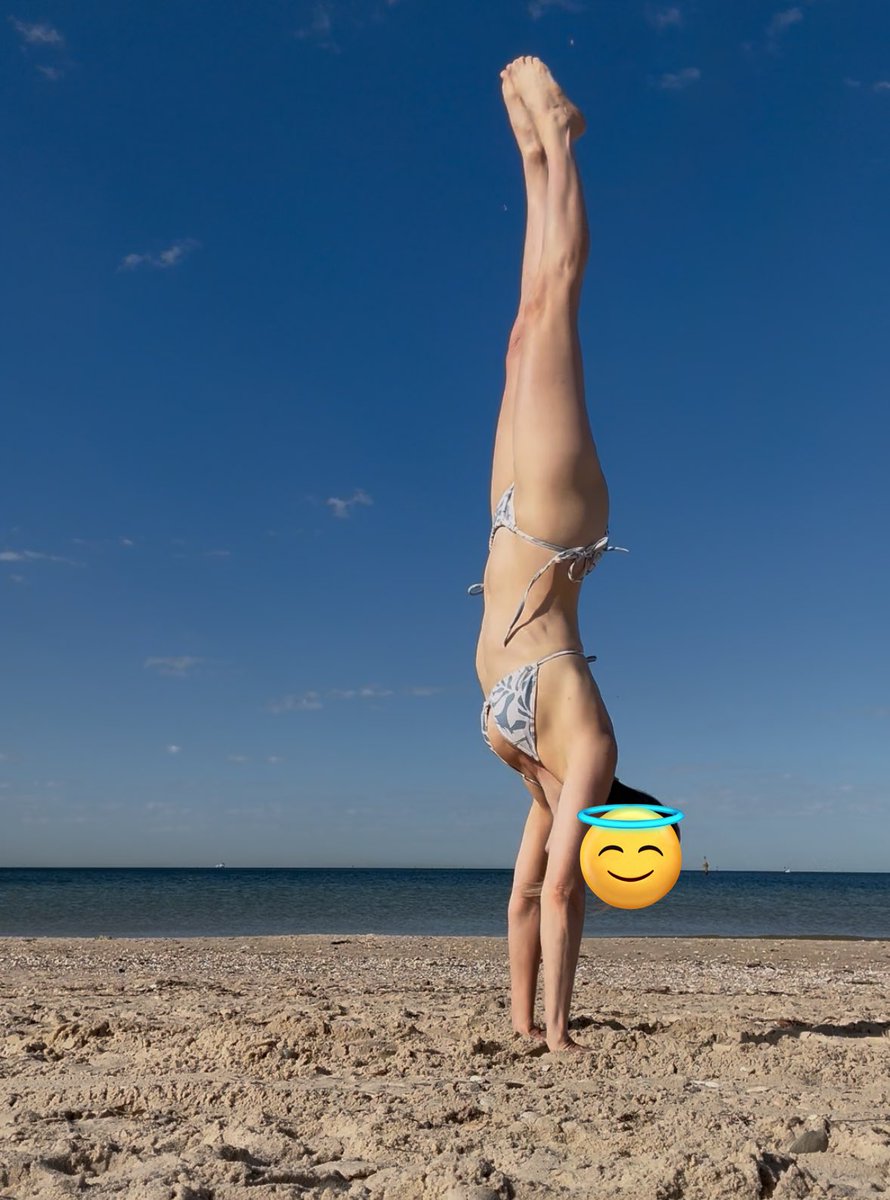 I went to the beach….i get bored lying down.  So I guess…. 
#beach #sub and I guess for the feet 👣 lovers that’s how small they are #footfetısh #feetworshi̇p #toes