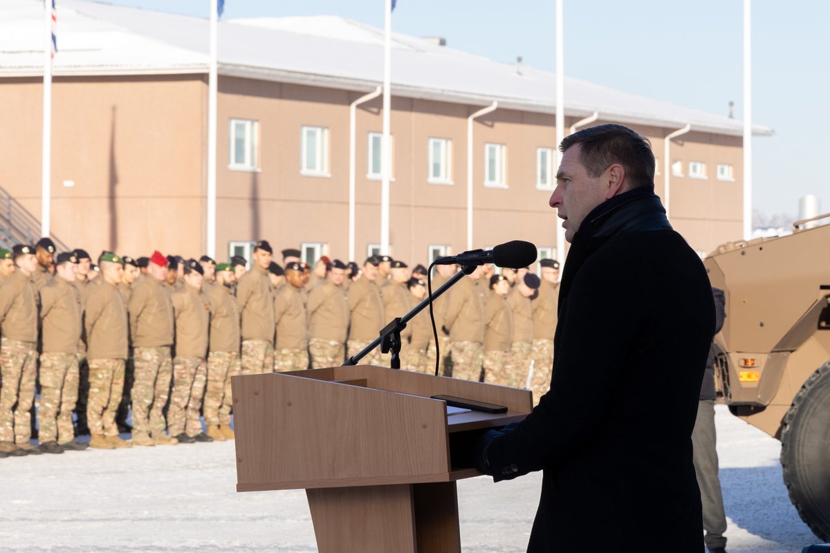 MoD_Estonia's tweet photo. Today 🇪🇪 DefMin @HPevkur decorated Allied soldiers from the UK, France and the US for their service in #Estonia: "Together you showed what NATO truly is – soldiers of different nations standing side by side." #WeAreNATO 🇪🇪🤝🇬🇧🇫🇷🇺🇸 https://t.co/rWLu8F8mVD