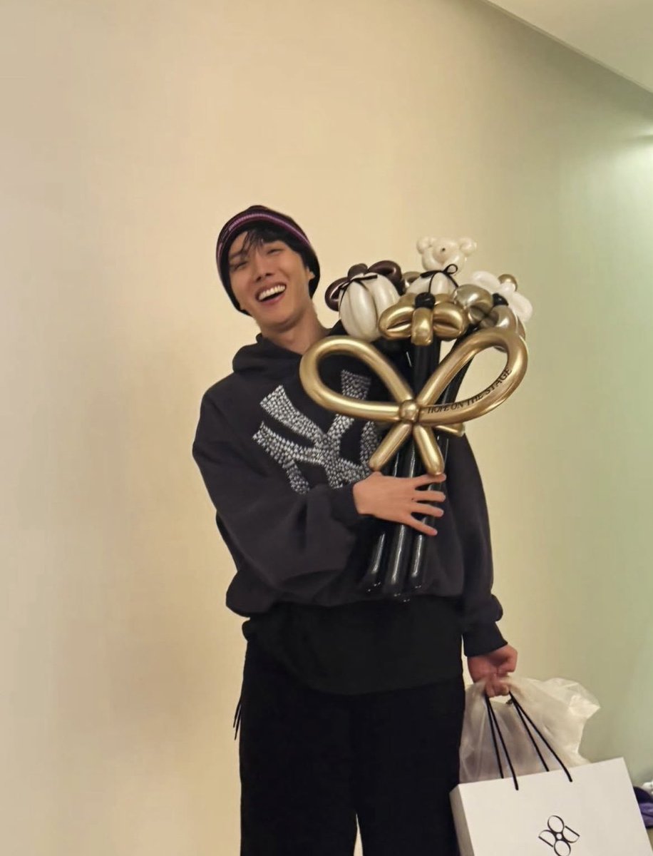 호석아 생일 축하해
#홉이생일ㅊㅋ
#호비생일ㅊㅋ
#HOBIDAY
#HAPPYJHOPEDAY
#HappyHoSeokDay
#HAPPYBIRTHDAYJHOPE
#To_Be_Continued_218
#HOBIDREAMS2026
#WithjhopeAlways
#AnotherYearOfHope
#HopeBornToShine
#HopeBringsSweetDreams
#제이홉의하루가_사랑으로가득하길
#제이홉_생일복_많이받아