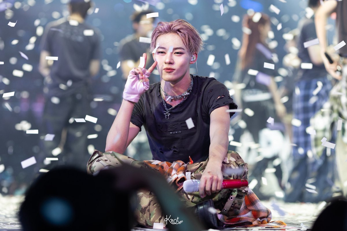 ไม่ว่าจะย้ายไปนั่งฝั่งไหน สิ่งที่เจอทั้งสามวันคือ เลโก้จะมาโพสท่าให้ถ่าย 5555

#Lego_Rapeepong 
#RISERCONCERTD1
#RISERCONCERTD2
#RISERCONCERTD3