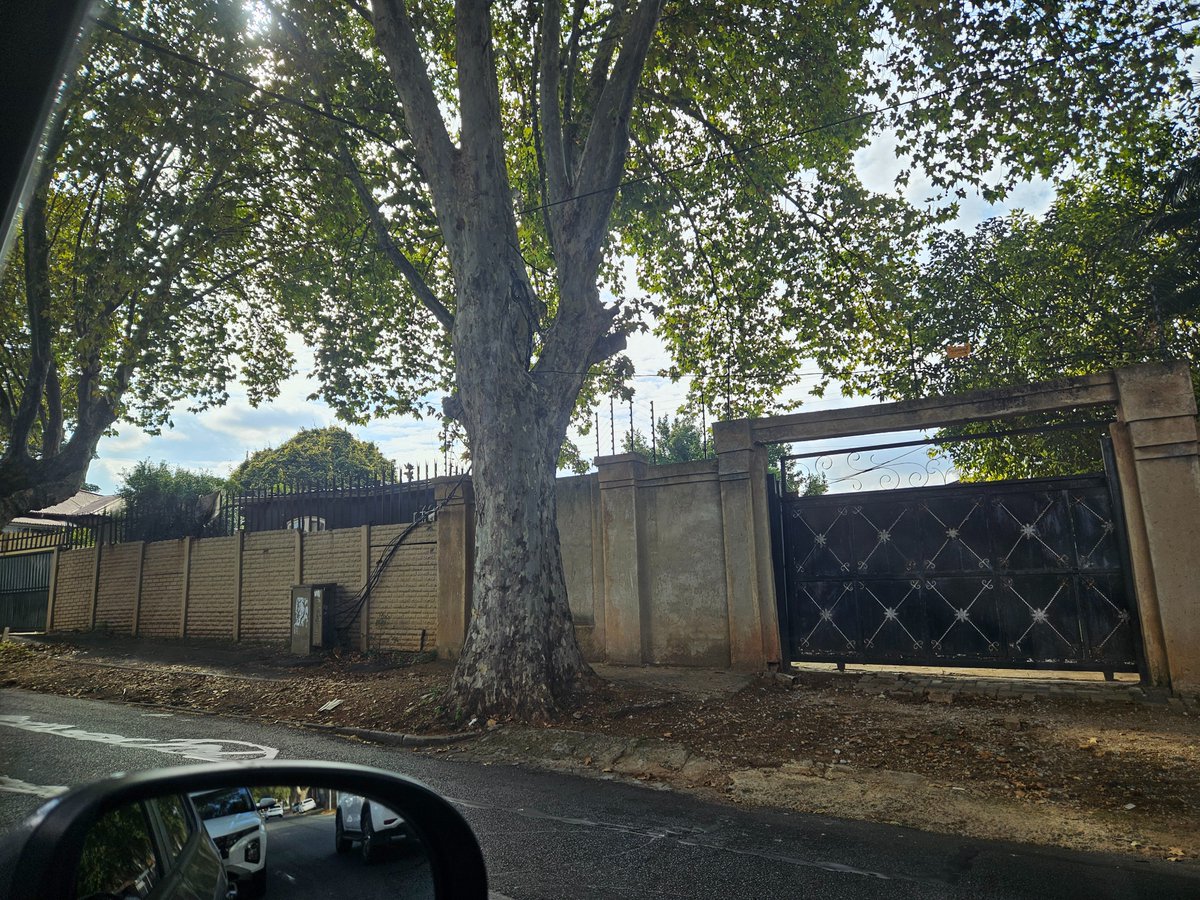 stargazer_za's tweet photo. @CityPowerJhb noticed an illegal connection on my way home today 146 Long Road; Greymont, crossing over the road to the business on the other side. 2 pictures are from Google maps in 2025, picture I took today shows it's still connected. https://t.co/GbX2iFuWcp