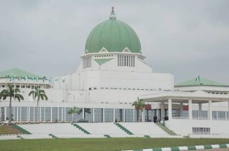 House of Representatives shouting APC  OLE over results transmission press conference is one of the worst things I have seen today.😣