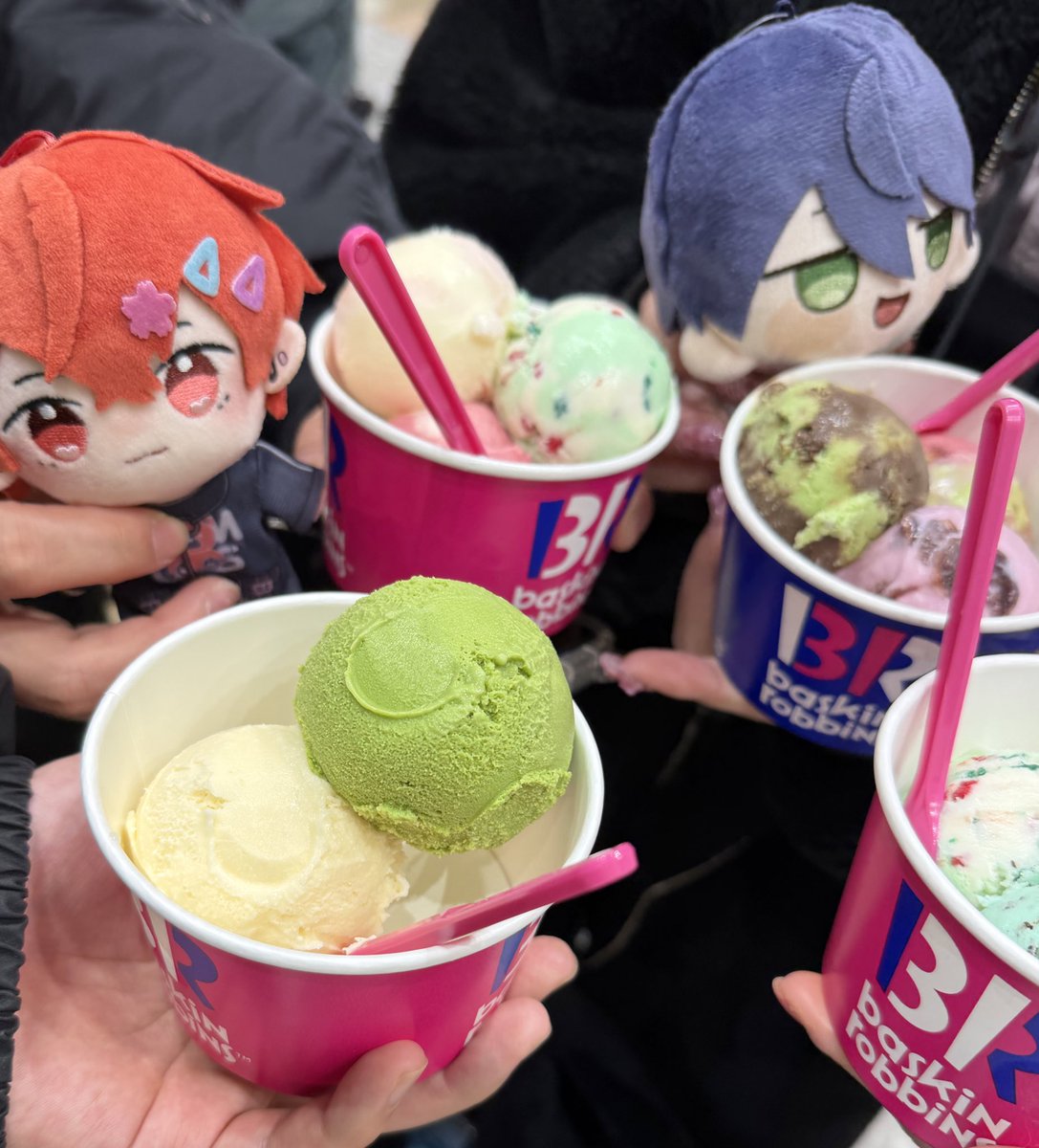 同窓会の前にみんなで食べたアイスを見よ
トリプルポップって良いよね😊😊