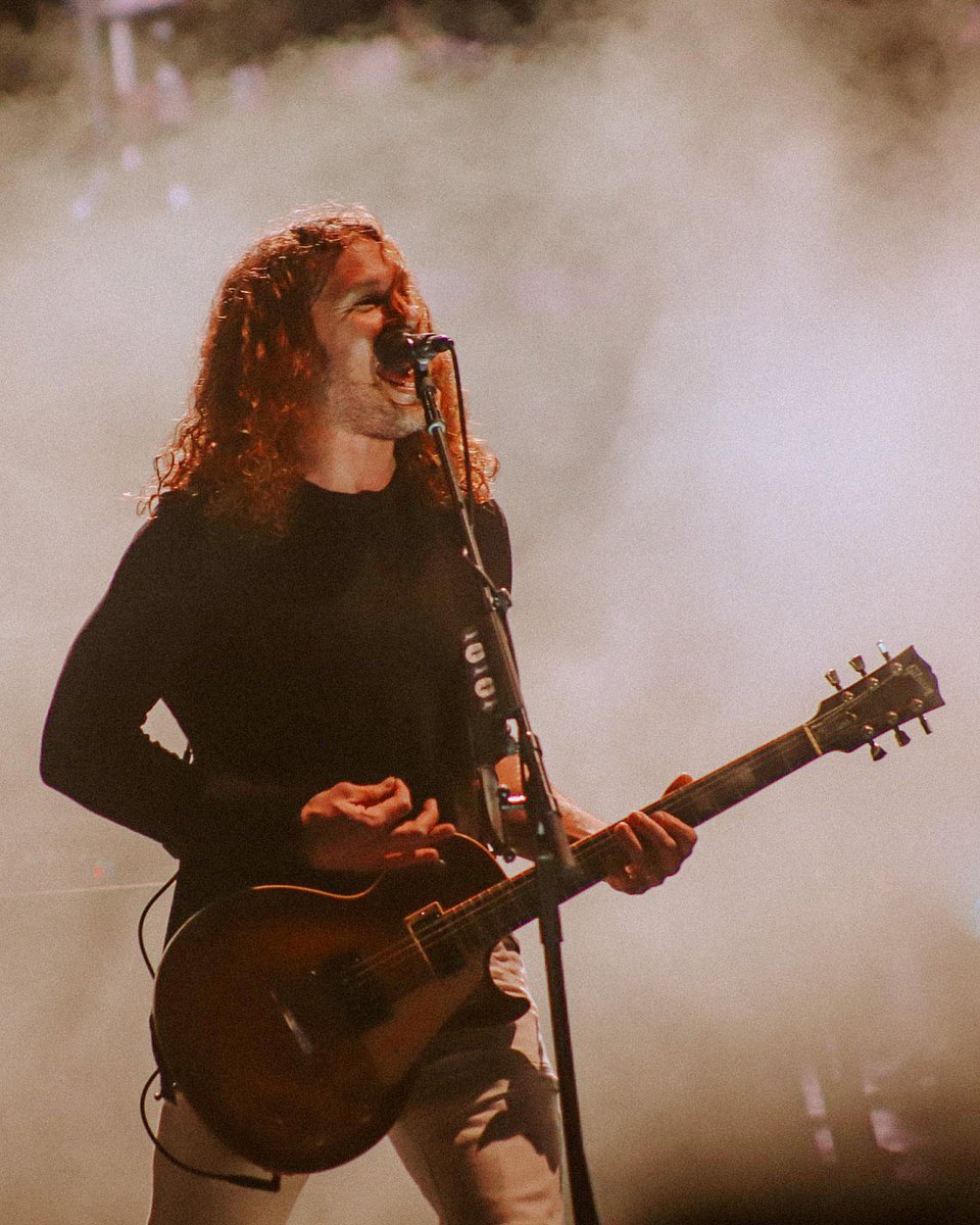 Here’s MCR the last time they were in Mexico City before last weekend in 2022 at Corona Capital Festival 🗡️ definitely a top 5 Gerard look from Swarm for me 📸 vrrms on insta