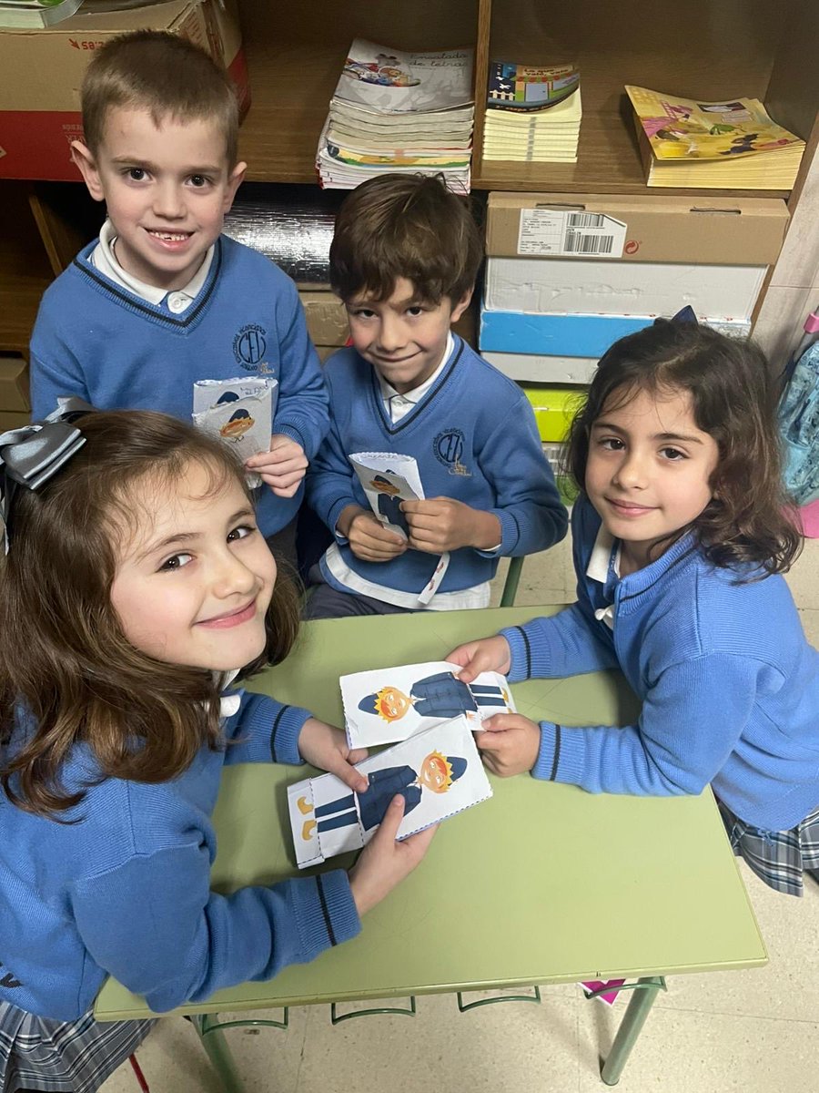 En 1º de Primaria seguimos aprendiendo inglés de forma divertida y muy práctica
Estamos trabajando el vocabulario de la ropa para describir lo que llevamos puesto a través de este divertido juego de recortables, nuestro alumnado gana confianza mientras aprende
Great job, everyone