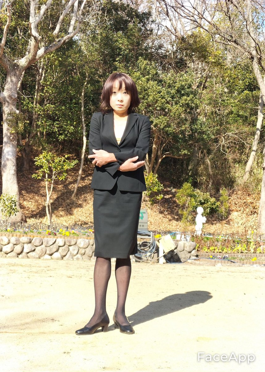 ポーズが・・・🤔

皆さんのポーズをお手本にしようと家で色々シミュレーションするのですが、いざ現場に立つと思い出せずこんなので〜😅