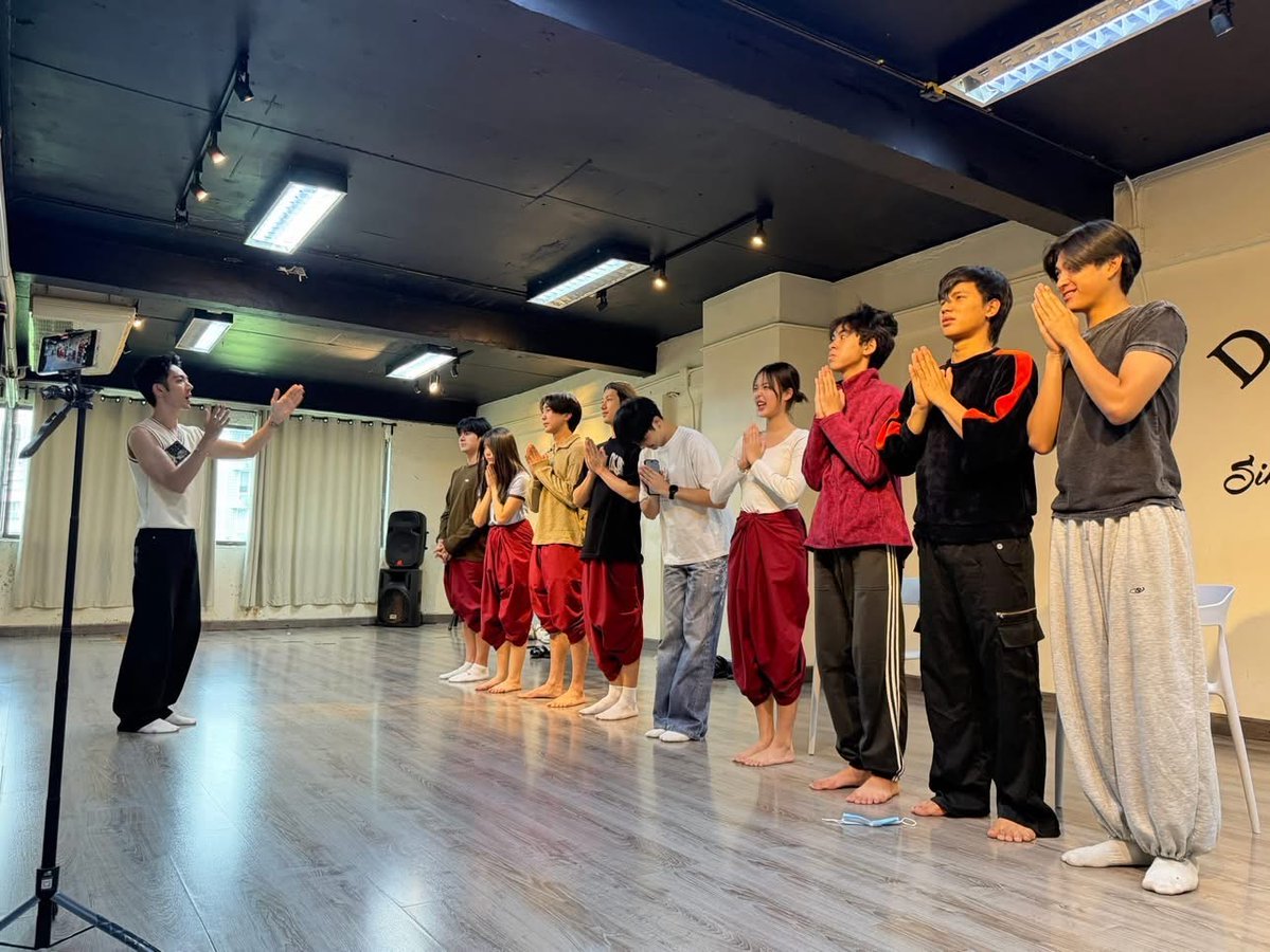 Work shop ครั้งสุดท้าย!!
รอถ่ายทำ 20 ก.พ.นี้ (ปิดกอง)

Cr. พี่เบิร์ดเดย์
facebook.com/share/p/1CYdJt…

#MOBYE 
#เพชรประกายซีรี่ส์
#blingblingtheseries