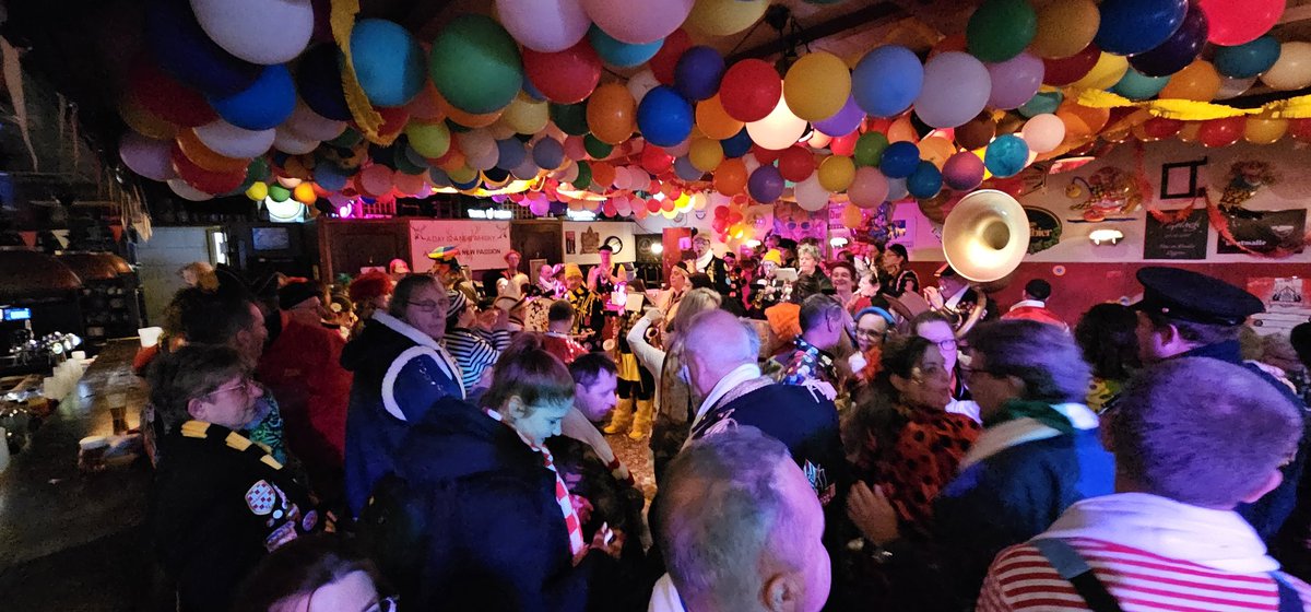 PaulFrancken's tweet photo. De lèste uurtjes in #Döllekesgat. #Kansplus Karnaval. #carnaval veur mensen met een beperking. Het leukste karnaval wat er is. #Oisterwijk #Carnaval2026. https://t.co/fQKptLny44