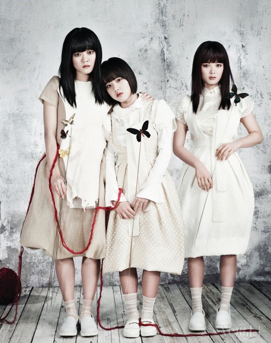 이게 고아성 김향기 김유정이 우아한 거짓말 하던 시기에 찍은 화보라는 게 말이 됨?
더 말 안 되는 건 10년전이랜다