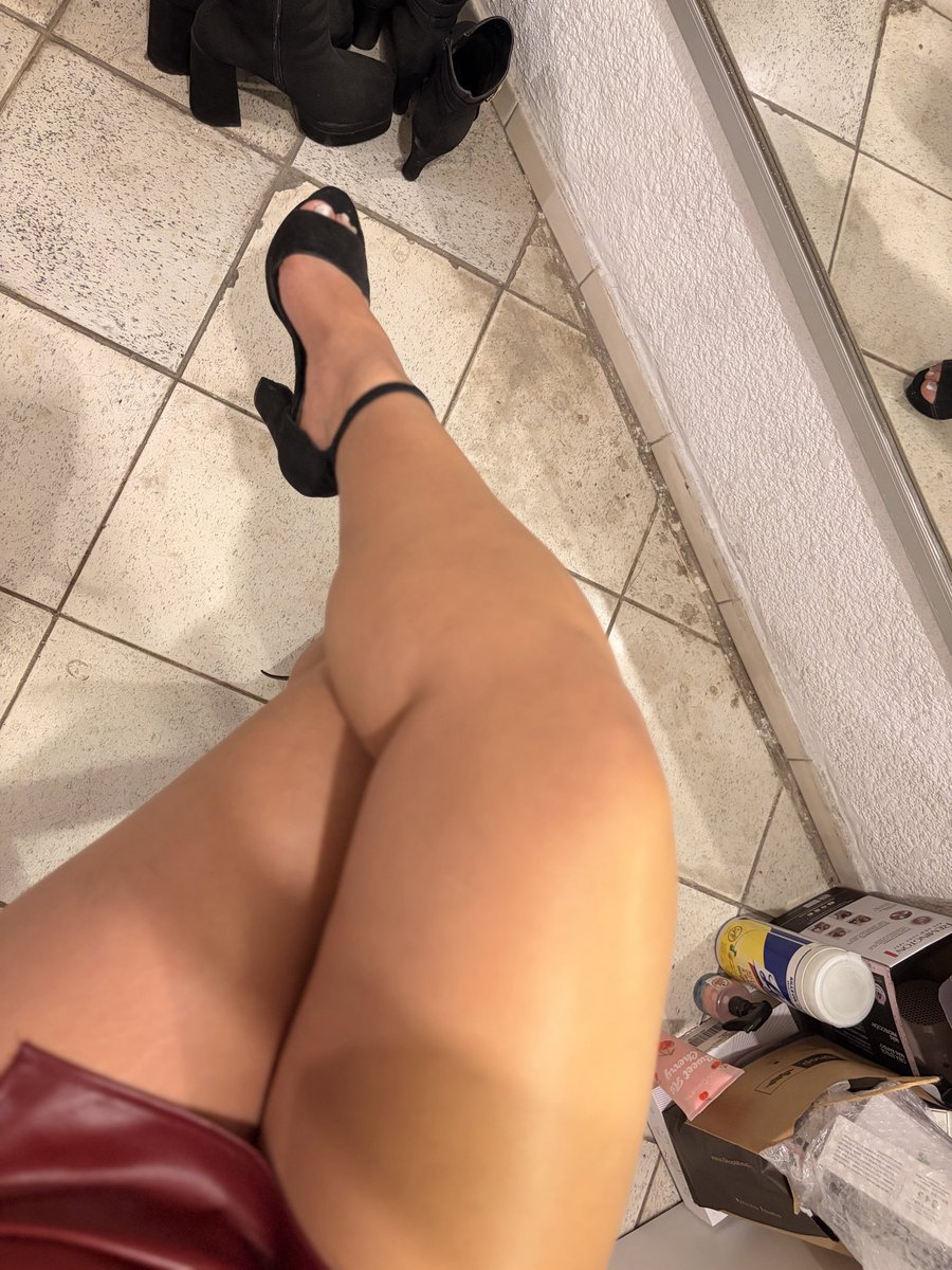 boche_kym's tweet photo. Buenos días gente hermosa si te gustan las faldas? https://t.co/gZbxdy7EUT