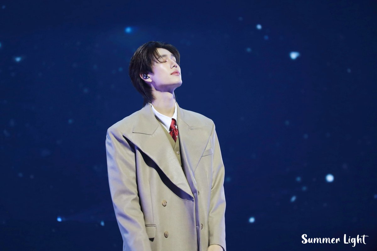 Summer_Light99's tweet photo. 20260214 Riser Concert Day 2
@phuwintang #phuwintang ⭐️
SENDLOVE PHUWIN RISERCON 
#RISERCONCERTD2 https://t.co/TRo6OGMFC8