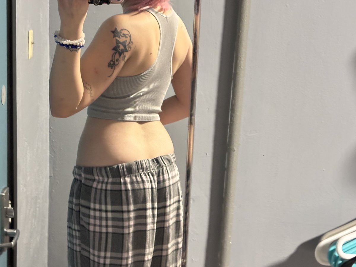 Ll3nTai's tweet photo. 5’1 116 Ew fucking arm pit fat :( #edtwt BMI 21 https://t.co/1sDCC1aSR6