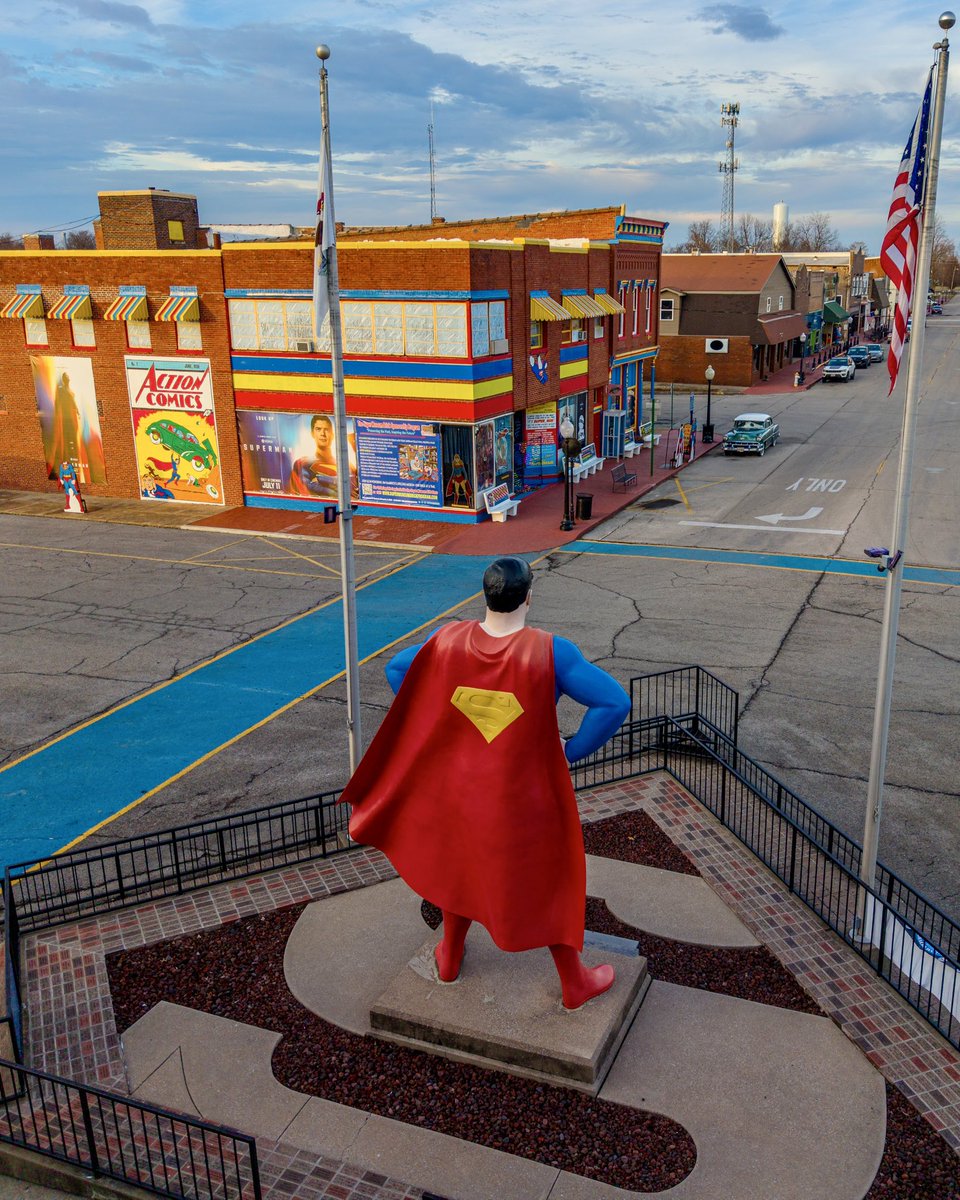 stlaerials's tweet photo. Metropolis, Illinois, is the official “Home of Superman,” featuring a 15-foot bronze statue in Superman Square, the extensive Super Museum, and a dedicated Lois Lane statue. Located in southern Illinois, the town celebrates its connection to the DC superhero! https://t.co/uiAf4OaRBv