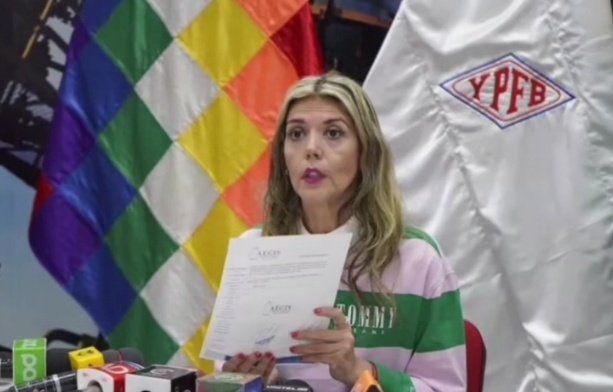 MauricioPorrasC's tweet image. #ypfb #bolivia #Botrading
APREHENDEN A GABRIELA DELGADILLO, EX EJECUTIVA DE YPFB

🚨La exgerente fue capturada. Se la vincula con presuntos sobreprecios en la compra de combustibles. 
👇🏻👇🏻
facebook.com/share/v/1JiBWD…