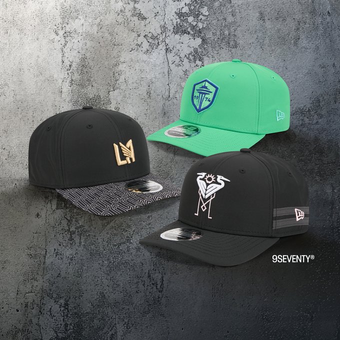 SNKR_TWITR tweet media