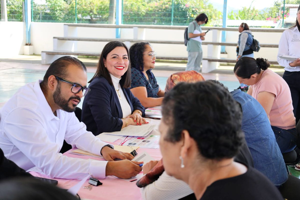Bienestar_Mich's tweet photo. A través de nuestras 10 coordinadoras y coordinadores regionales en el estado, acercamos los Programas para el Bienestar a la población y brindamos atención directa y sin personas intermediarias.

Más información en 👉🏻 https://t.co/1AFJa6kkIW

#MichoacánEsMejor https://t.co/h0D3RDqxam