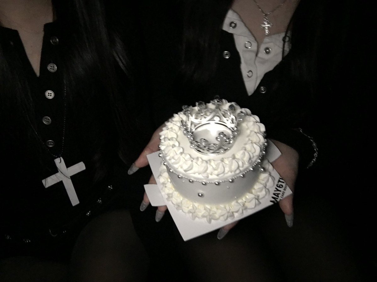 내 유일한 왕자님 태어나 줘서 고마워....♥

#TwentyHWANderfulDay
#ジョンファンとの時間を花束に変えて
#정환아_생일축하해_두쯘쿠_218억개사주마