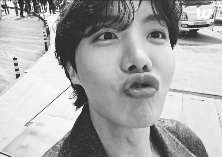 xusualuserx's tweet photo. #HOBIDAY
#HAPPYJHOPEDAY
#HappyBirthdayJHOPE
#To_Be_Continued_218
#HOBIDREAMS2026
#WithjhopeAlways
#AnotherYearOfHope
#HopeBornToShine
#HopeBringsSweetDreams
#제이홉의하루가_사랑으로가득하길
#제이홉_생일복_많이받아 https://t.co/XL7CRm5gJt